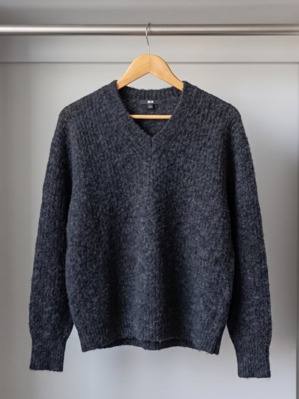 Uniqlo Fluffy Knit V Neck Sweater Charcoal Grey Wool Blend Oversized - Size L